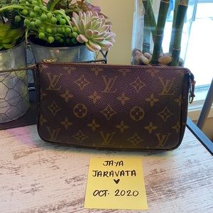 ‼️SOLD‼️ AUTHENTIC Pochette Accesoires 🤎